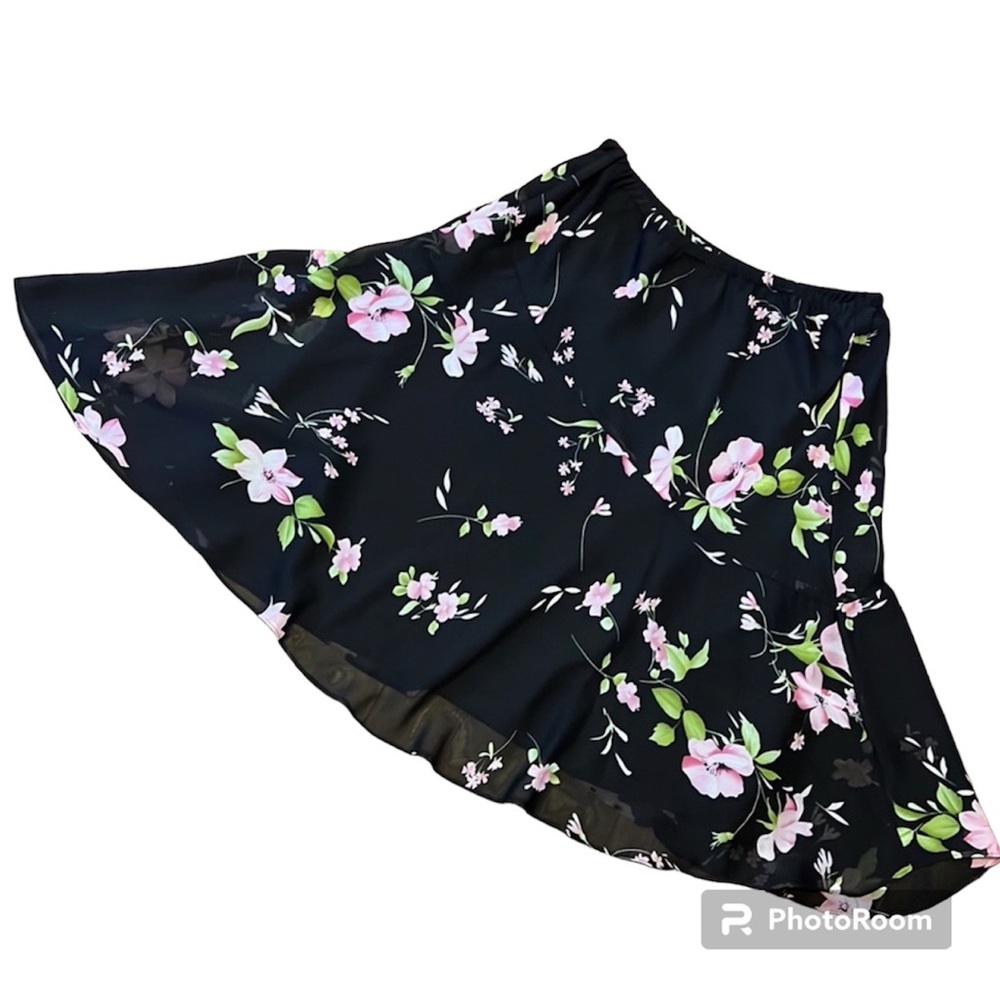 Black floral fully lined flowing skirt Feminine Flirty Fairy Office Date night